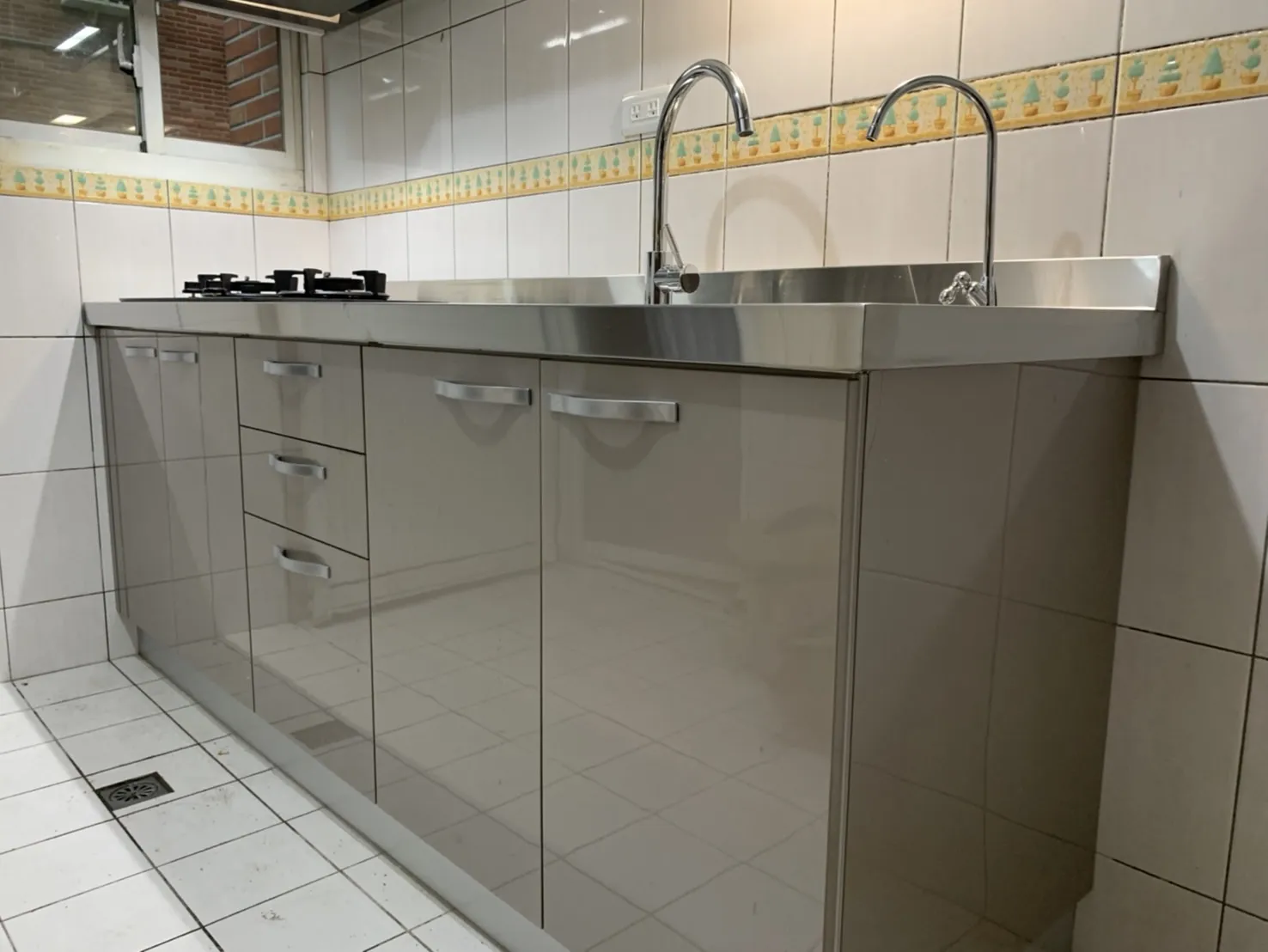 005